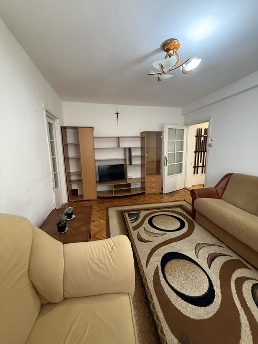 Inchiriez apartament