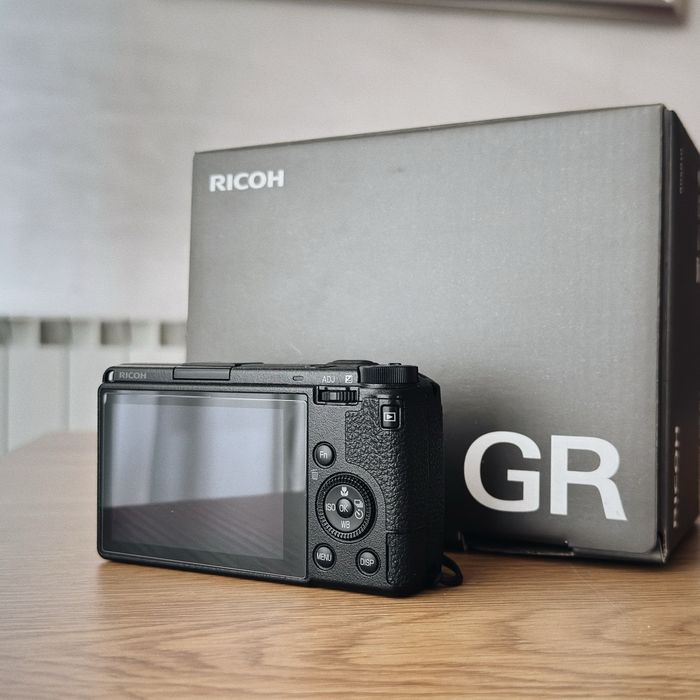 RICOH GR IIIx в mint състояние