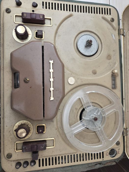 Magnetofon functional Tesla are si benzi