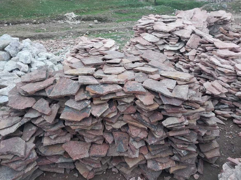 Натуральный природный горный камень.