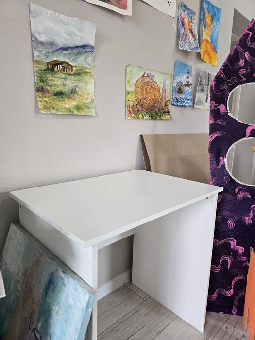 Продаются две парты/столы.