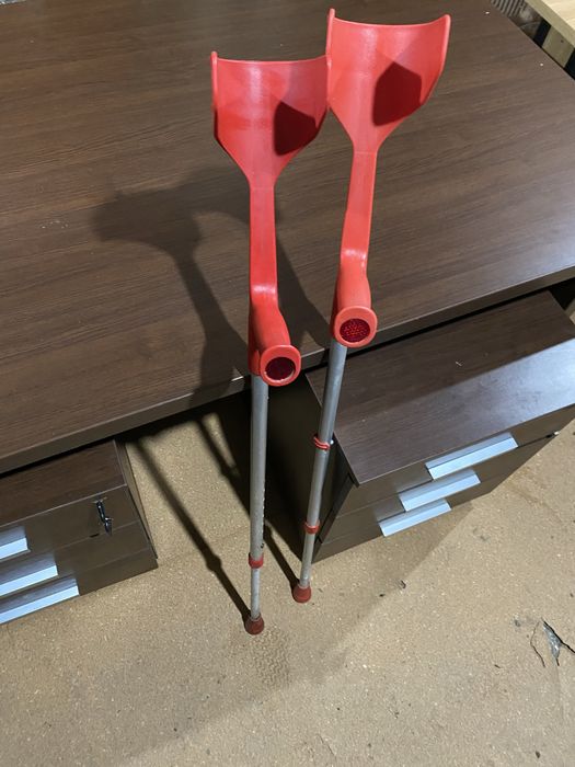 Carje ortopedice regrabile