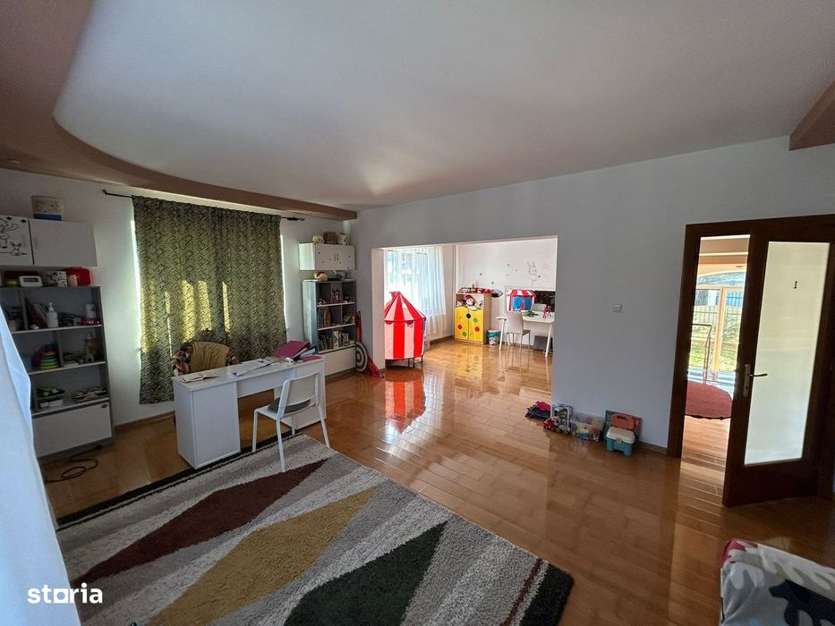 Casa individuala de inchiriat | 300 mp utili - 1000 teren