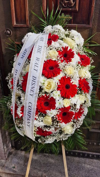 Доставка на Траурни венци в София - Венец за погребение цена...