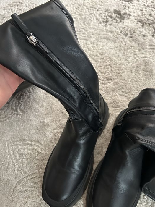 Off White boots peste genunchi