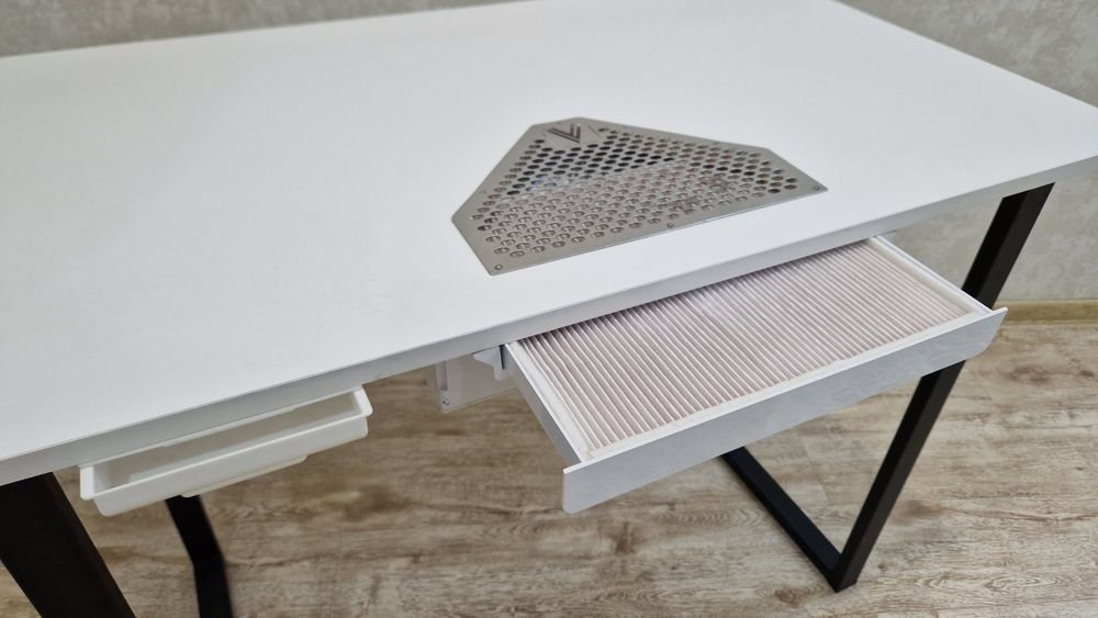 Маникюрный стол со встроенным пылесосом Veracso