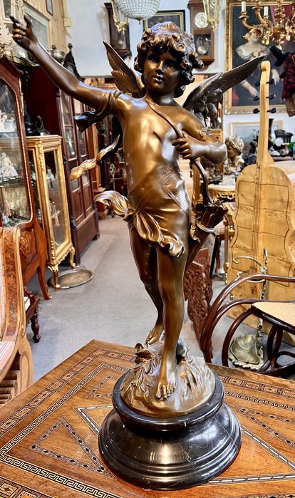 Statuetă din Bronz pe soclu de Marmură - Cupidon