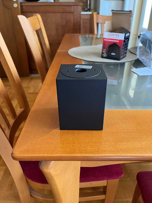 Луни за външен монтаж-3 броя ,чисто нови!Също и три крушки за тях!