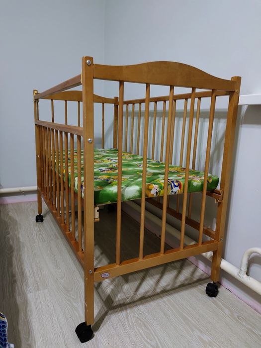 Детский деревянный манеж в отличном состоянии почти новый