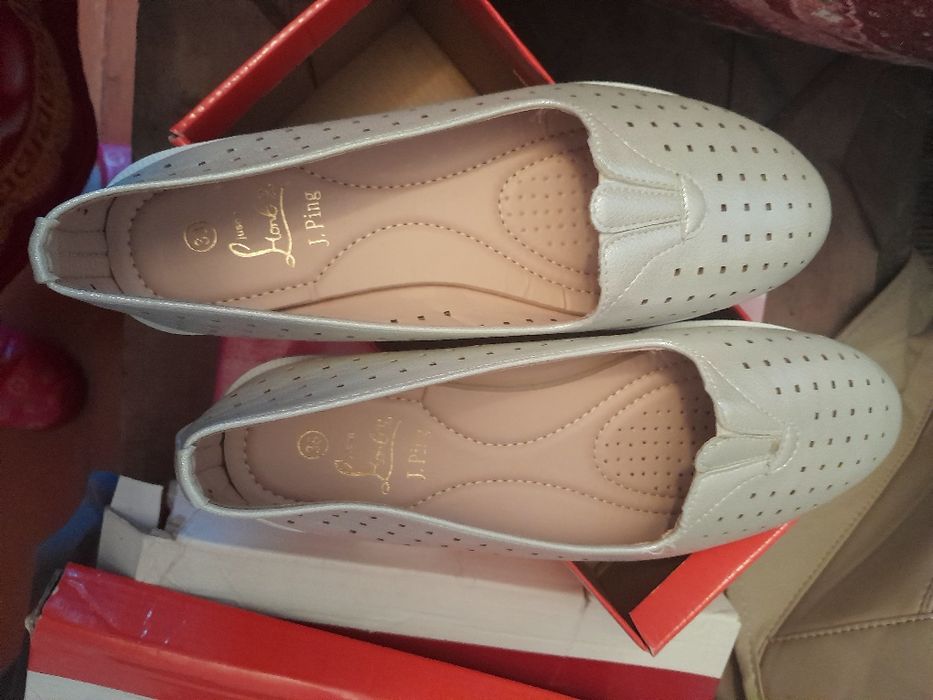 Продам женскую обувь