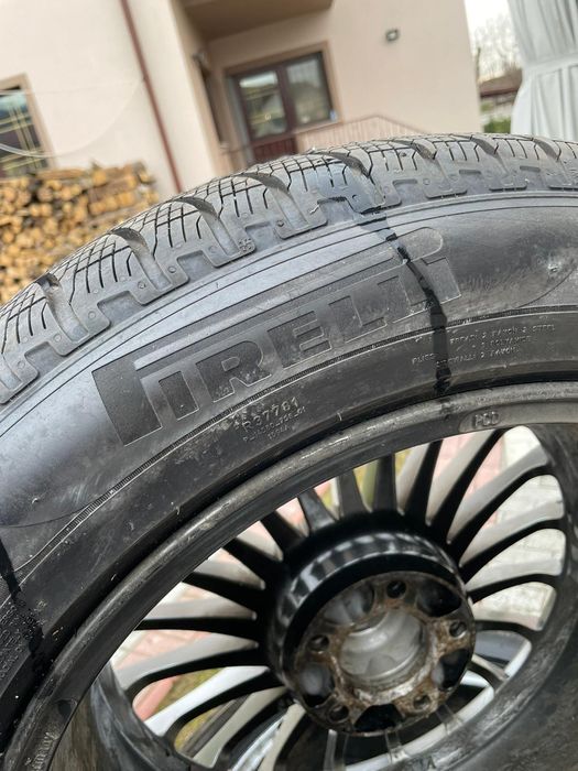 Jenti cu avelope noi