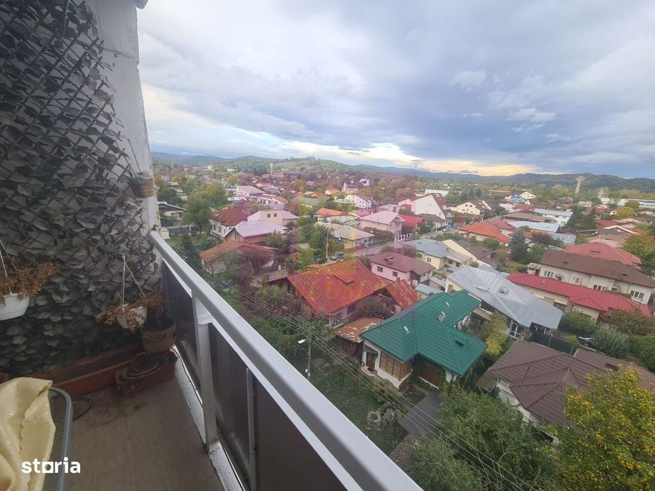 Apartament cu 3 camere de vanzare in Campina - Zona Cuza
