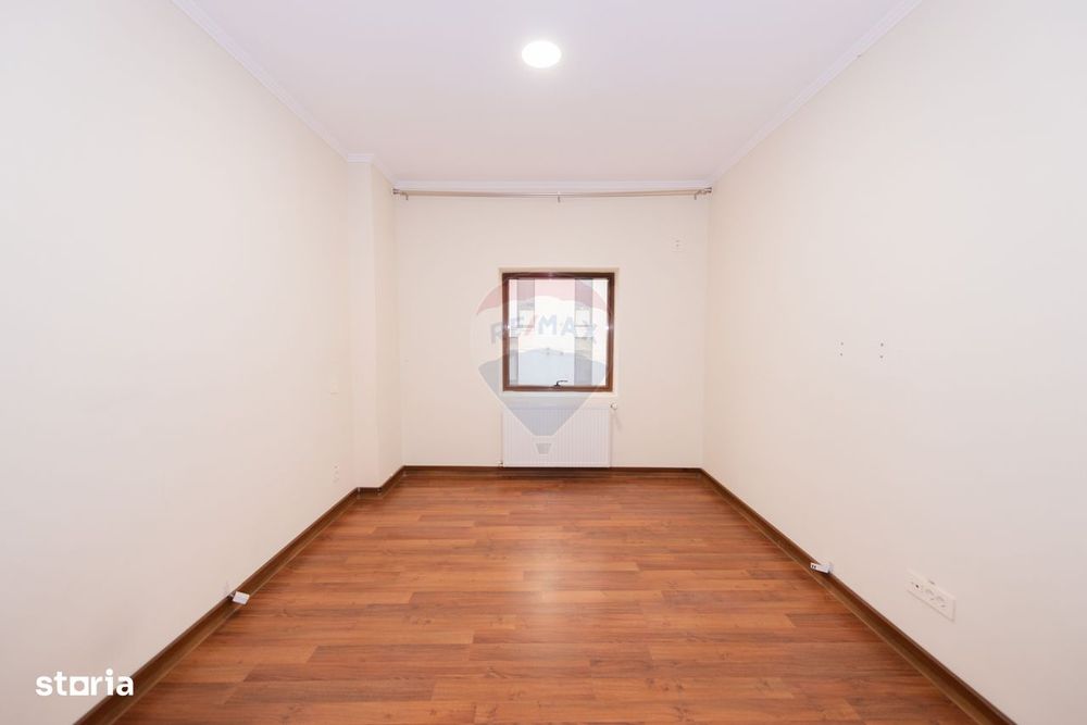 Apartament 3 camere, 97 mp, nemobilat, metrou Eroii Revolutiei