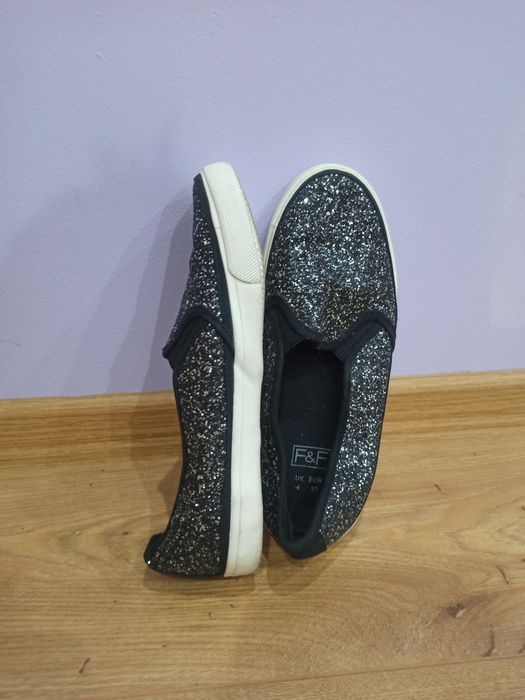 Черни обувки с блясък F&F