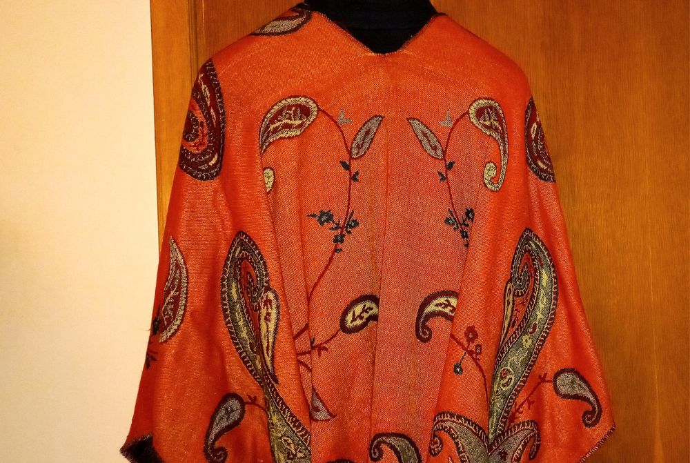 Poncho/șal cu doua fețe, din stofă moale din lana și acril
