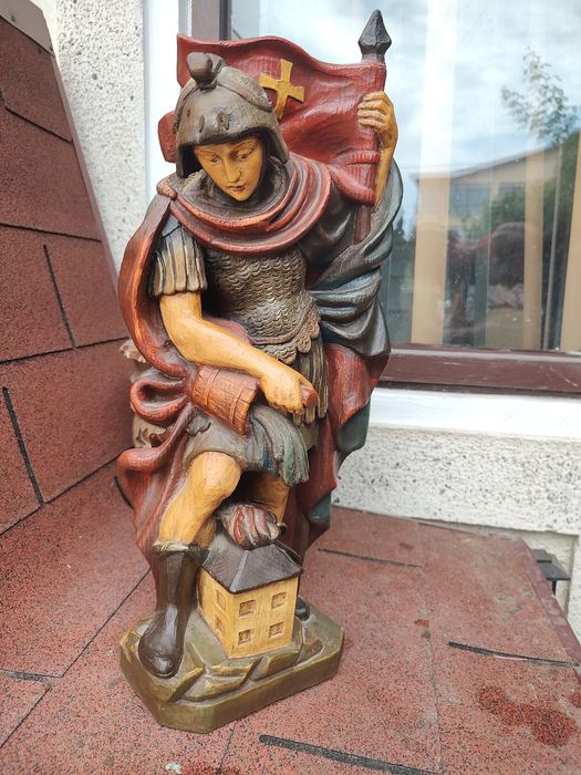 Vând statuie sculptata manual in lemn Sfântul Florian protectorul pompierilor