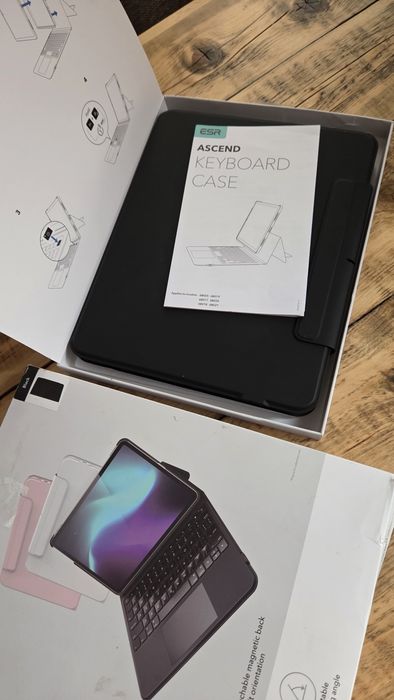 Tastatură cu husă ESR Ascend Keyboard Case pentru iPad – NOUĂ