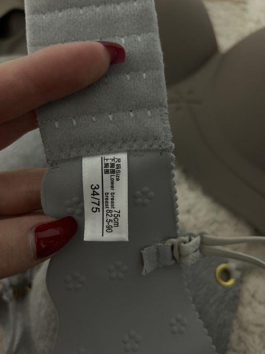 продам 2 лифчика