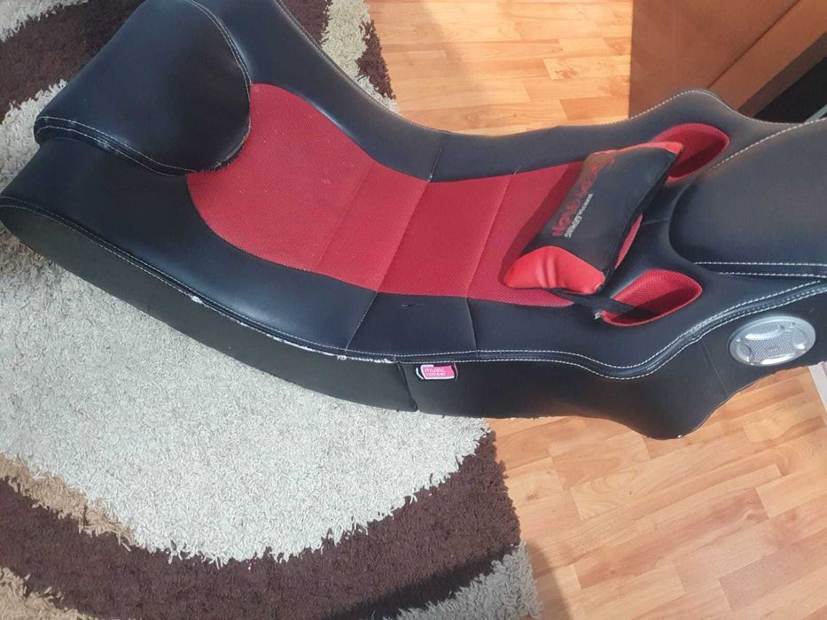 Scaun gaming balansoar cu muzica