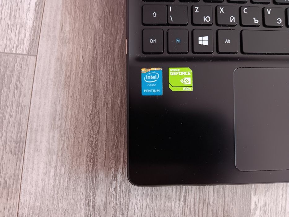 Черен лаптоп acer