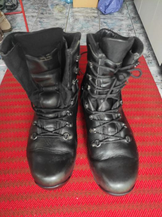 Bocanci,  din piele naturală 100%, foarte moderni, comozi și trai