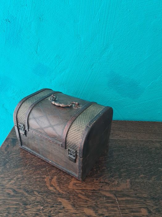 Дървена кутия за бижута