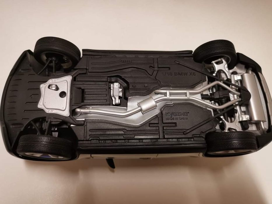 Machetă  BMW X 6 Gold  1/18 Kyosho  foarte rară pe auriu!