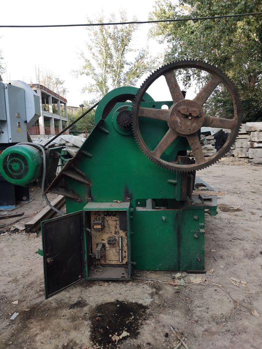 СРОЧНО! Гильотина продается.чисто электрическая  .без воздуха и без г