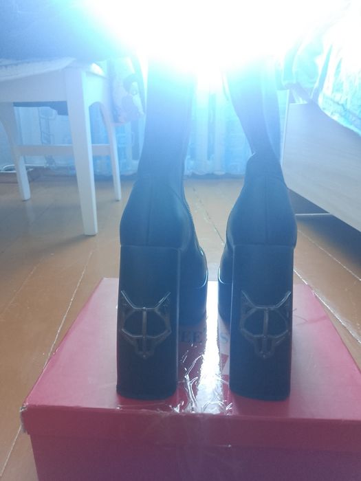 Продам женские сапоги