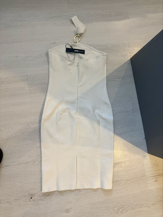 Нова бяла бандажна рокля