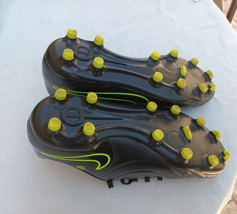 Футболни бутонки "Найк"