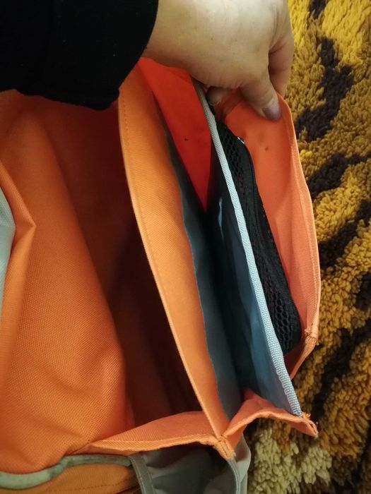 Ученическа раница с много прегради