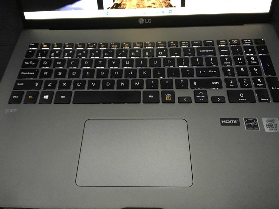 LG Gram 17 inch, intel i7 1065G7, 16Gb RAM 1 x 1Tb SSD
