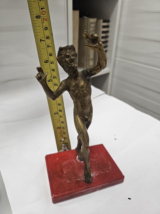 Statueta bronz , bărbat bronz