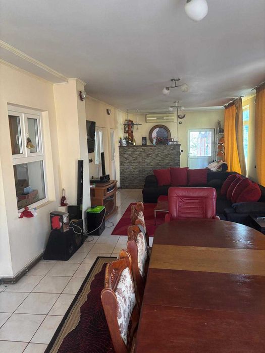 Casa de vânzare în apropierea magazinului Penny