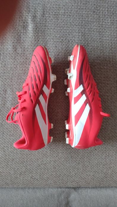 Ghete de fotbal PREDATOR