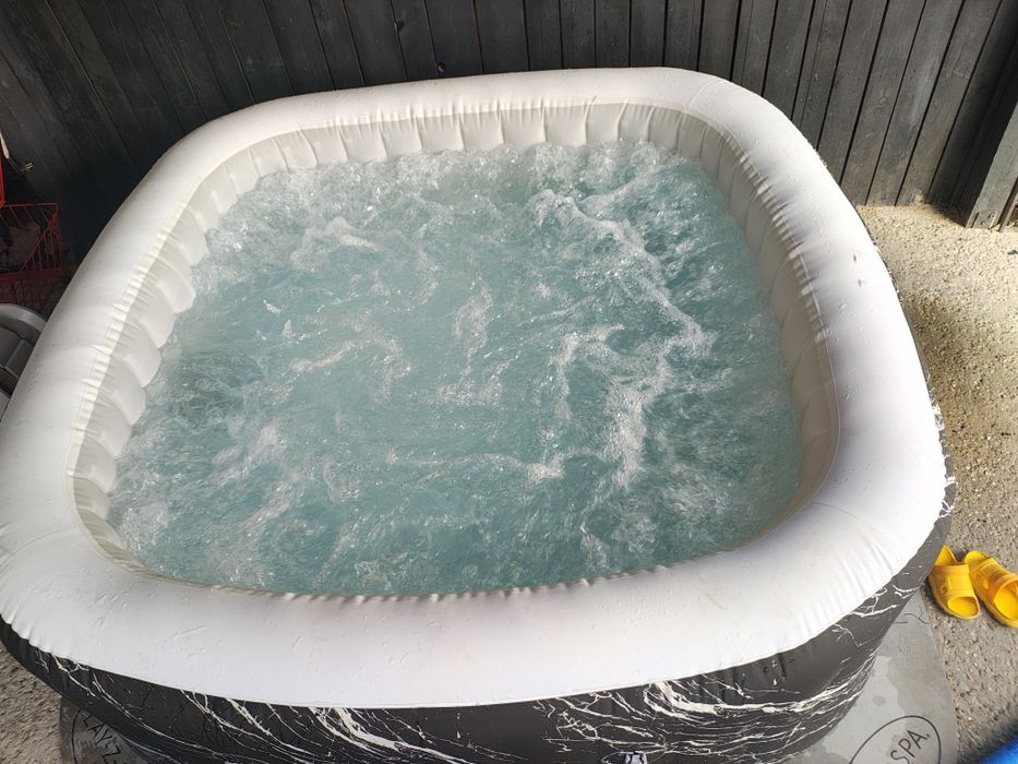 Piscina cu hidromasaj gonflabil LED Bestway, LAY-Z-SPA Hollywood AirJe, pentru 6 persoane,