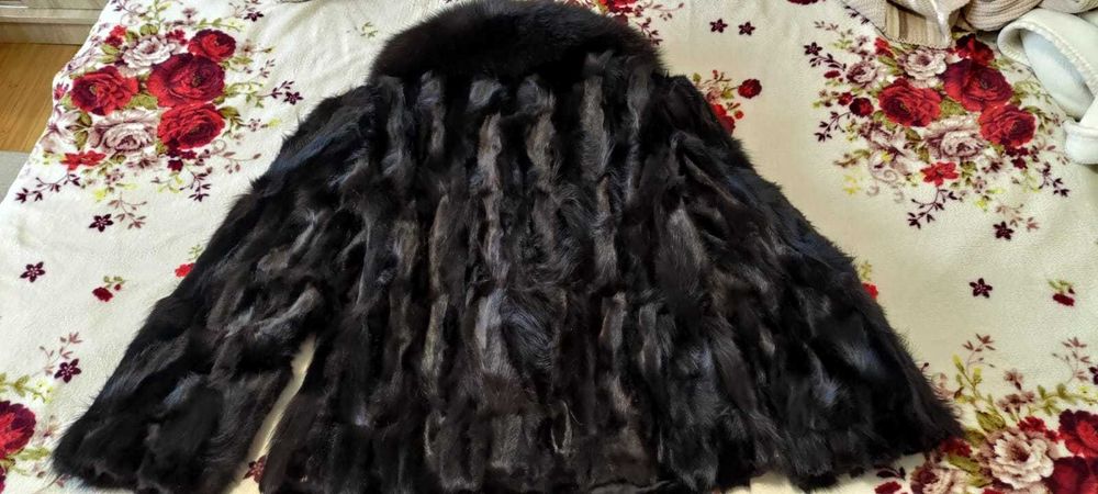 Haina de blana naturala (vizon) cu guler de vulpe polara