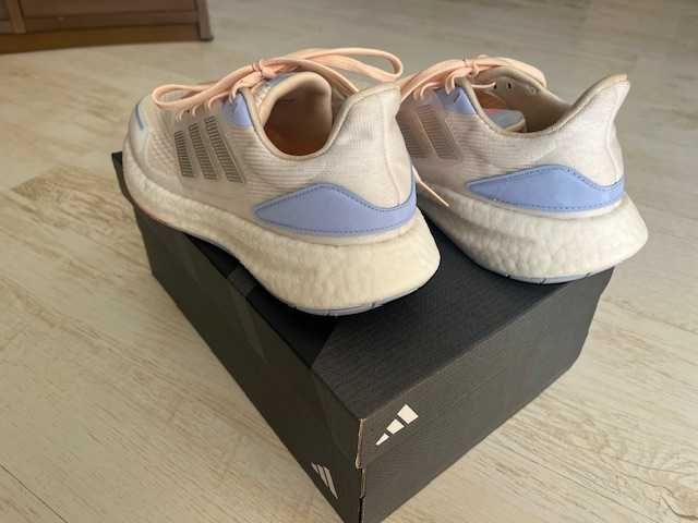 Дамски маратонки Adidas Pureboost 22 H RDY W