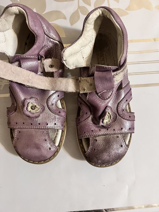 Продам детскую обувь