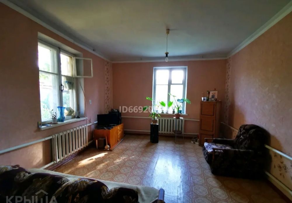 Продам Дом в центре, по улице Ленина. 5 соток, 3 комнаты