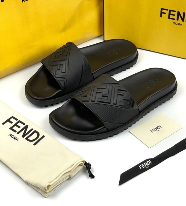 Мъжки чехли на Fendi Roma