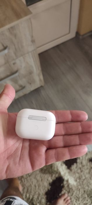 Buna ziua vând airpods pro 2 originale folosite dar într-o stare foarte bună livrez personal.Va mulțumesc.