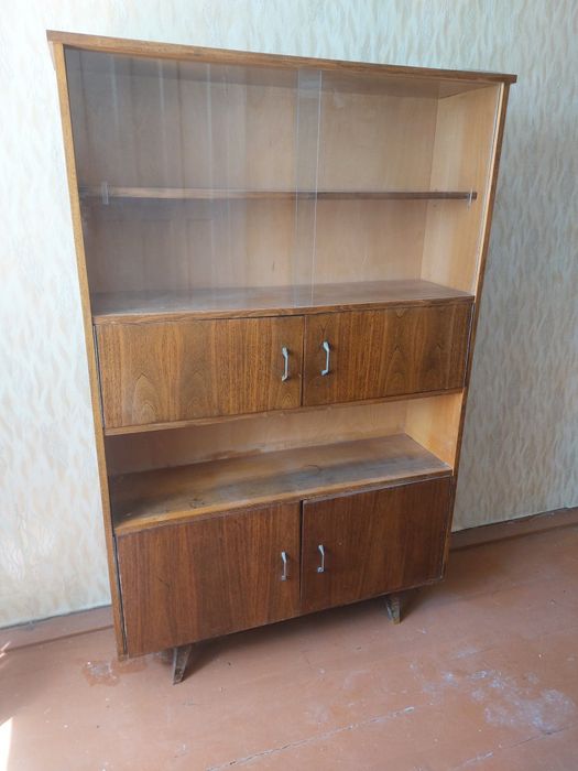 Советский шкаф сервант и полки СССР