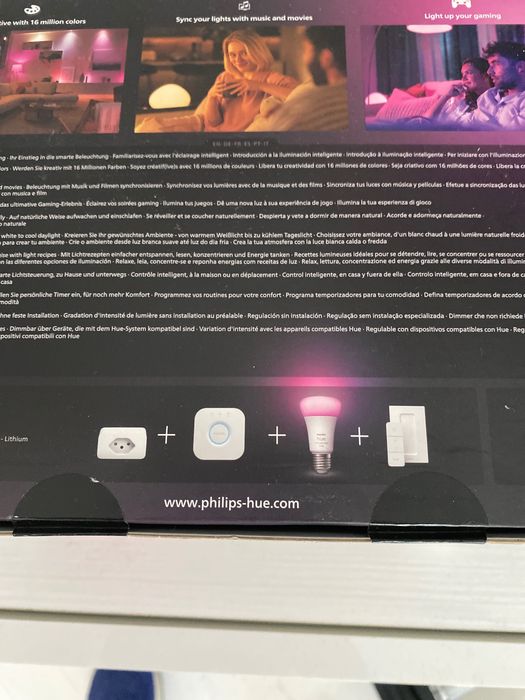 Philips Hue Starter Kit E27 si Hue Lightstrip ambiance 2 m