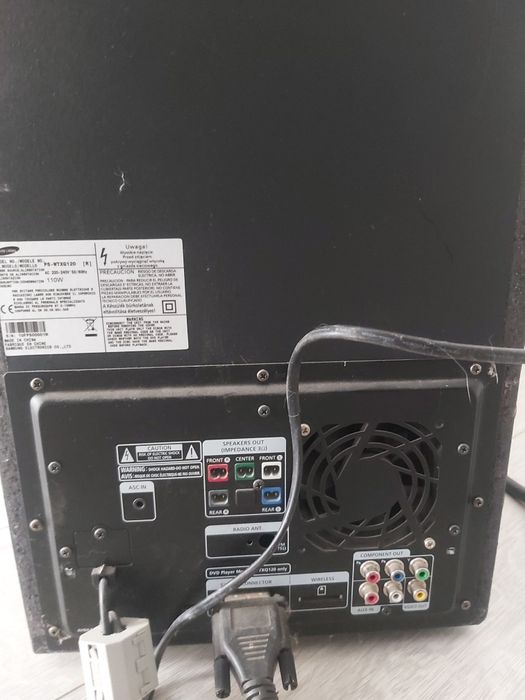 Titlu Anunț: Sistem Home Cinema  Samsung HT-TXQ120 – Design Premium "Tallboy", 1000W, Sunet de Excepție
​Descriere:
​Vând sistem Home Cinema Samsun