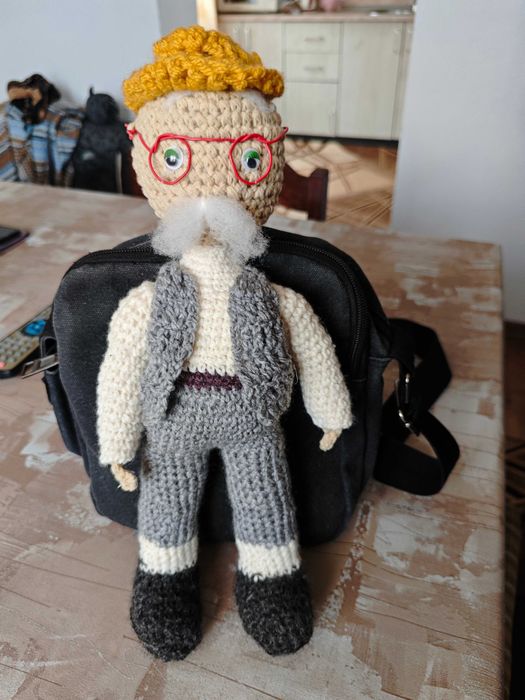 Ръчно плетена играчка