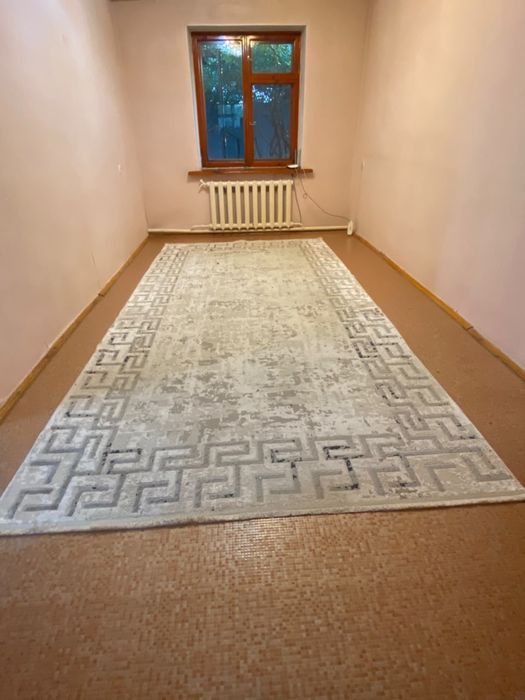 Продам современный ковёр 2×5 м