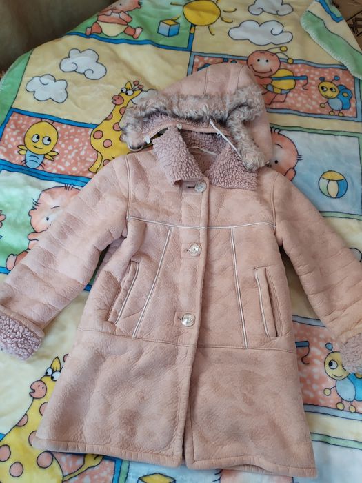 Шапочки для девочки. Вещи фирменные.