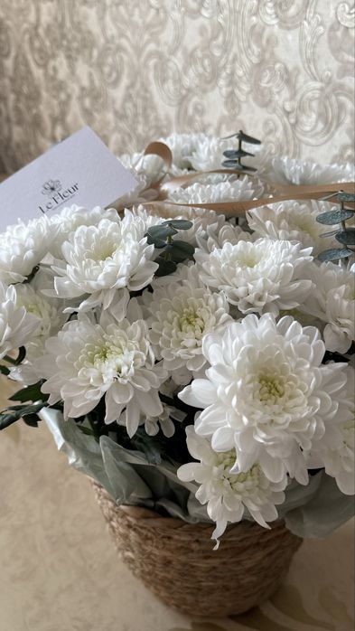 Продам цветы в корзине